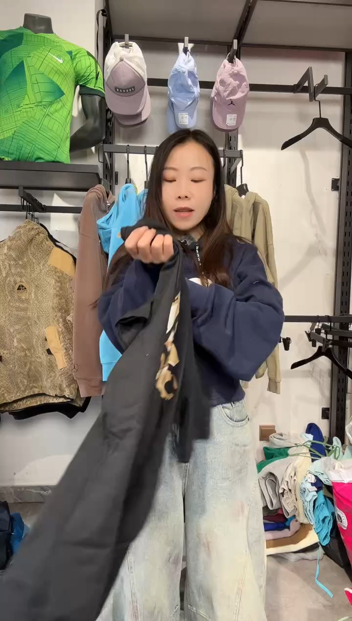 1085闪购编码  阿迪运动卫衣裤以直播间过款为准 尺码.L