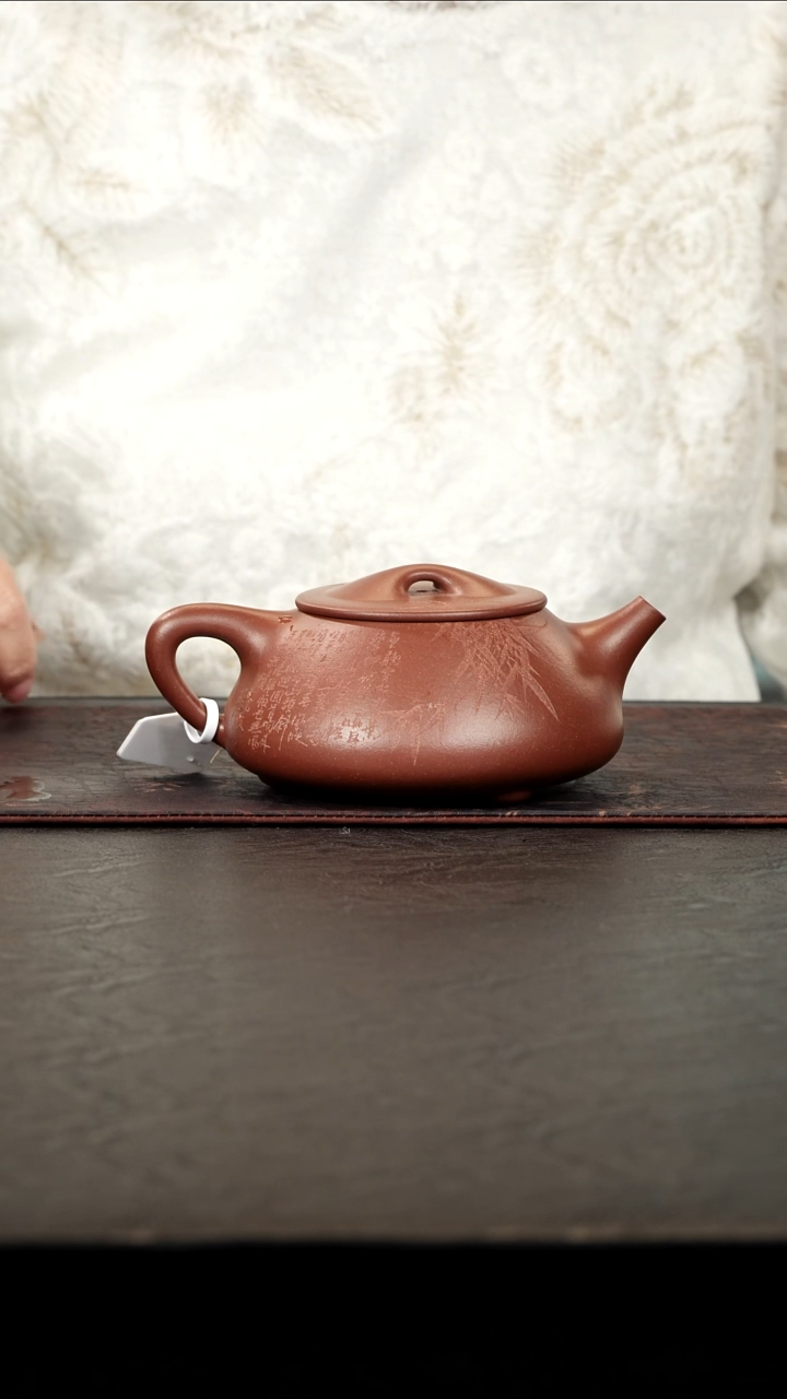 茶壶紫砂刻绘大满瓢桃花紫泥430cc