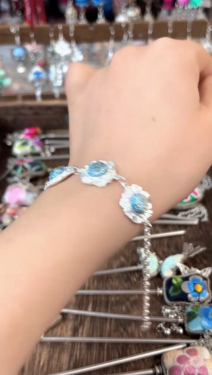 彩云南阁非遗老绣苗银饰品607