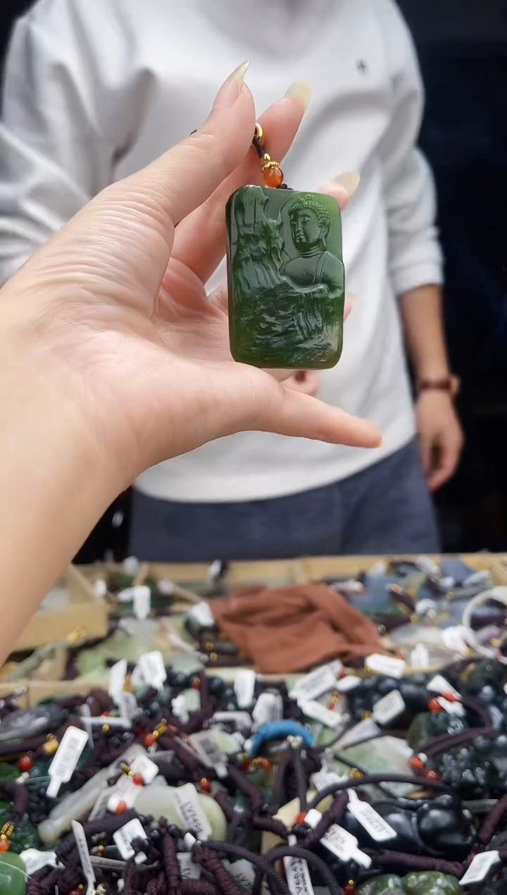 颈饰未镶嵌和田玉1