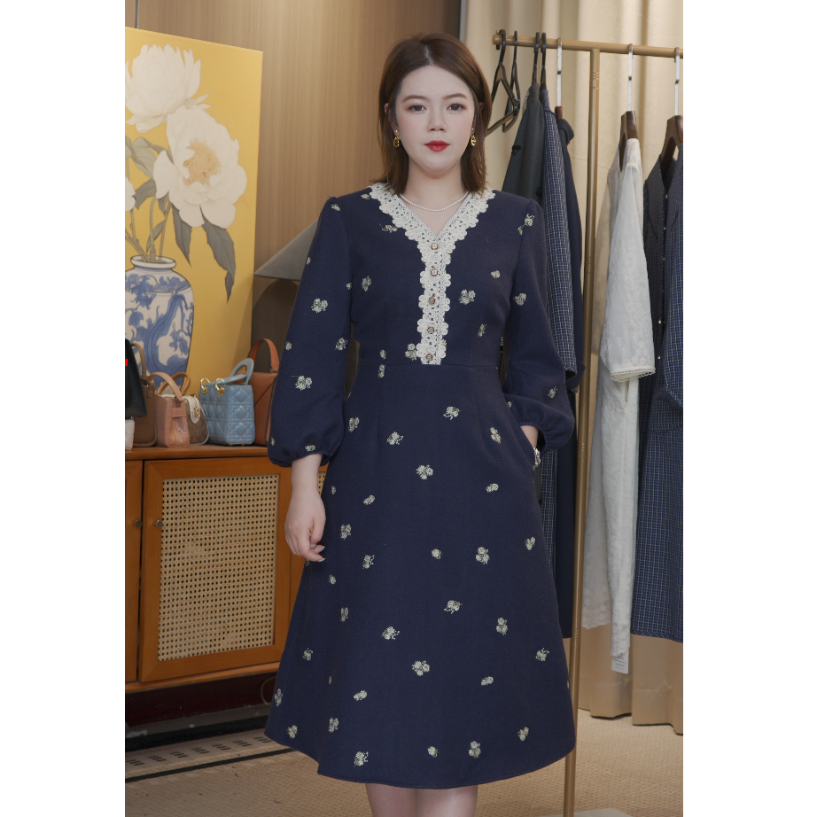 3121L勾花蕾丝边V领藏蓝色绣花连衣裙秋冬新款优雅A字裙（有内衬）