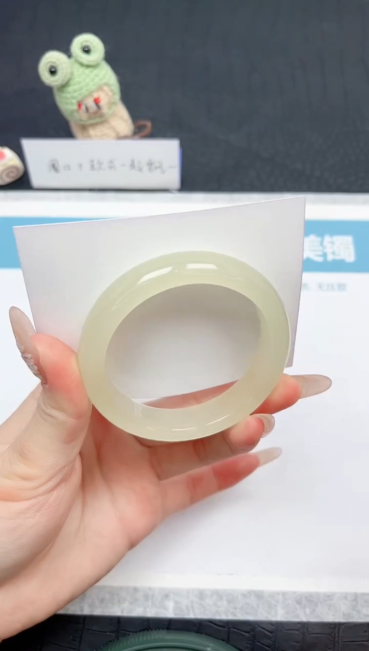 【闪购商品】石英质玉手镯未镶嵌3-54.8