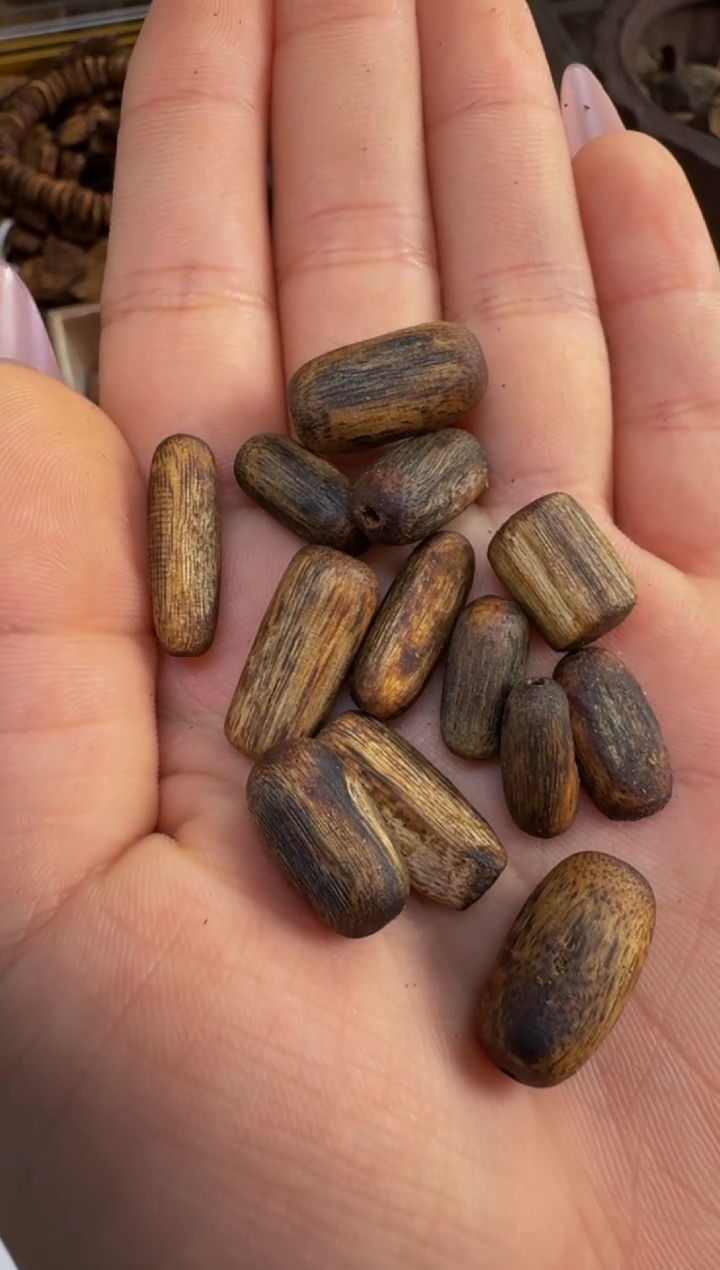 【闪购商品】沉香吊坠海南红金倪