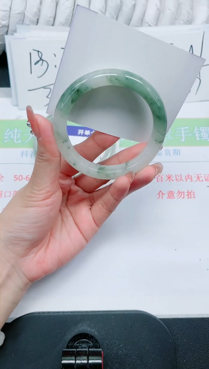 【闪购商品】石英质玉手镯未镶嵌323