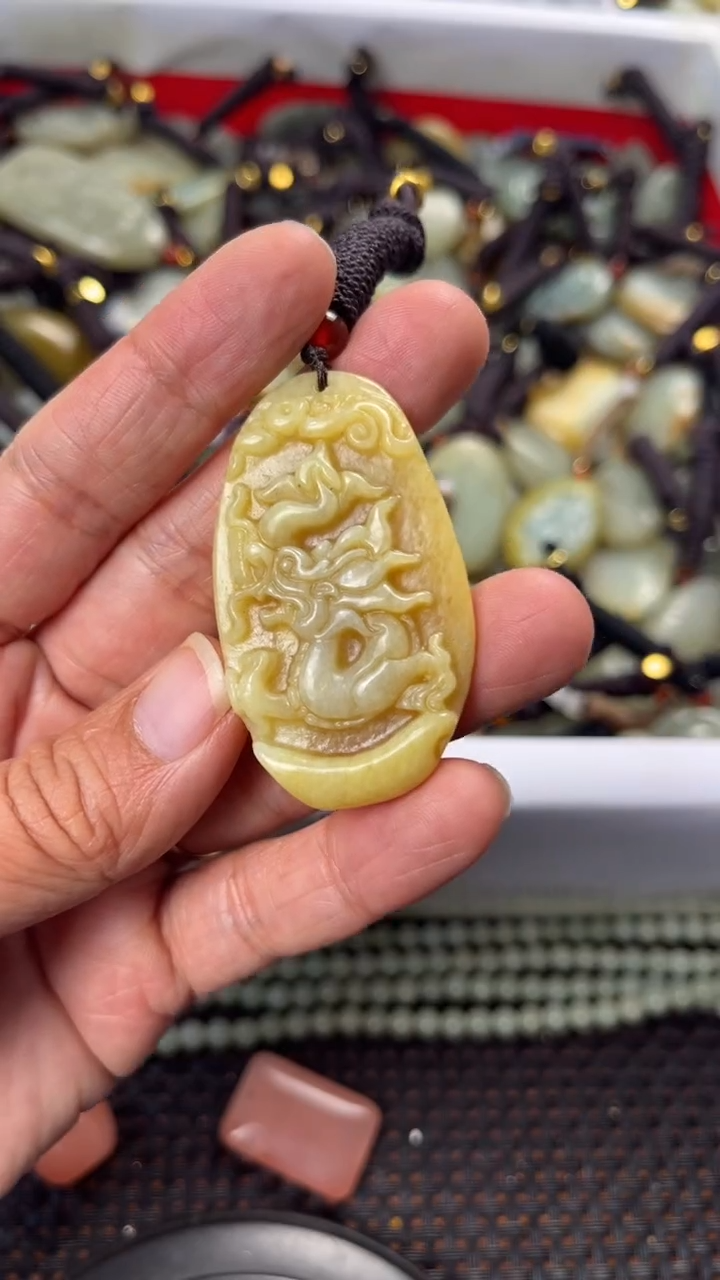 【闪购商品】和田玉颈饰未镶嵌多样性发货没有证书拍一发一有瑕