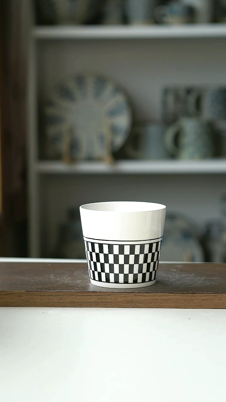 【闪购商品】陶瓷出日棋盘格猪口杯@4-2@