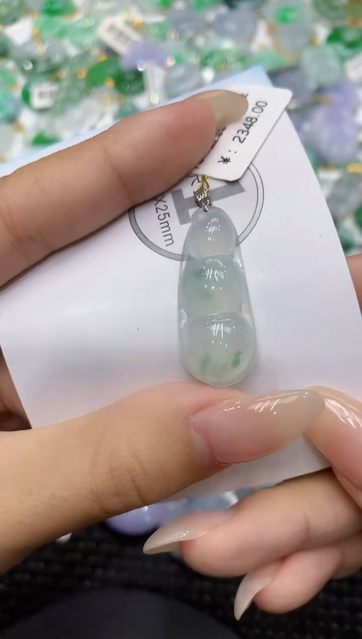 颈饰18K金镶嵌翡翠111111111111