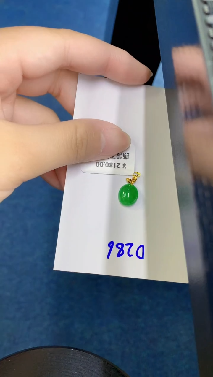 翡翠18K金镶嵌颈饰000000000