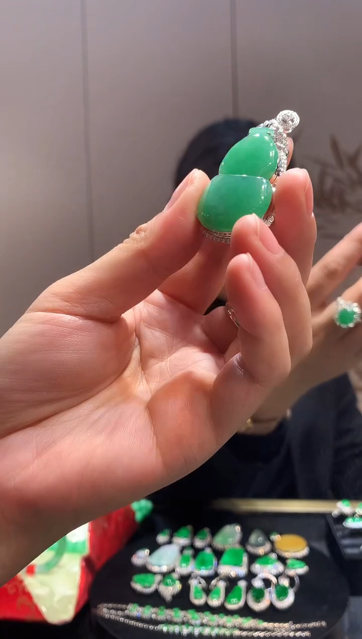 【闪购商品】翡翠吊坠(不含链)18K金镶嵌葫芦 