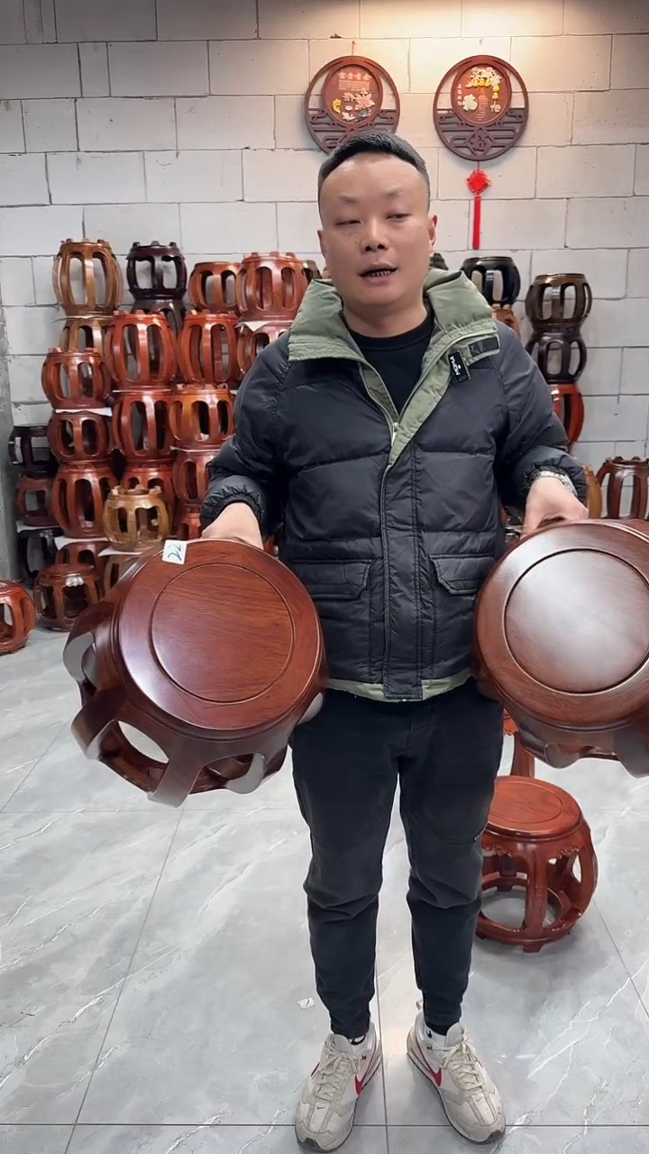 【闪购商品】花梨木类凳子胡桃色大号鼓凳一对