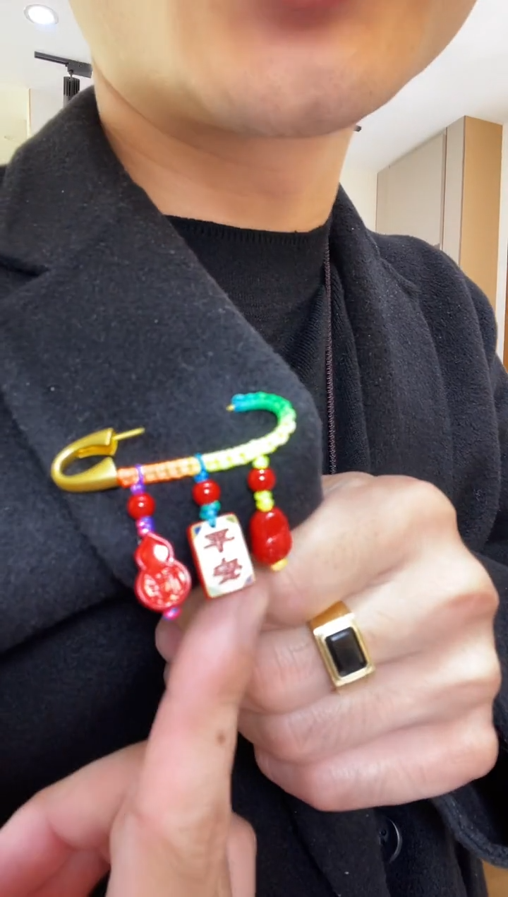 天然辰砂别针别惊