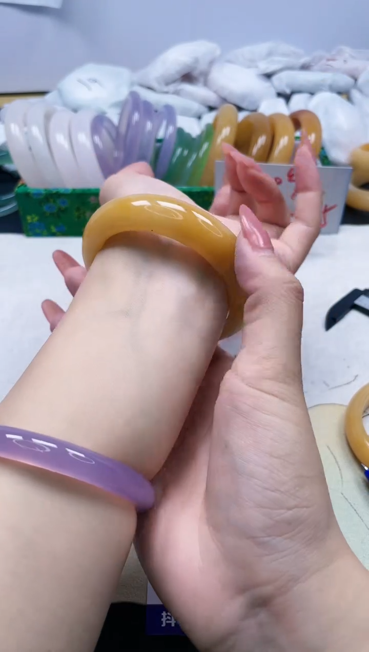 【闪购商品】石英质玉手镯未镶嵌174/56.5