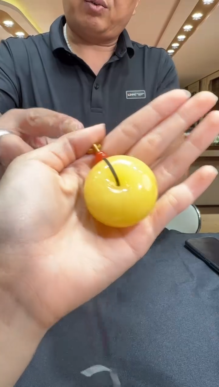 未镶嵌颈饰琥珀挂件