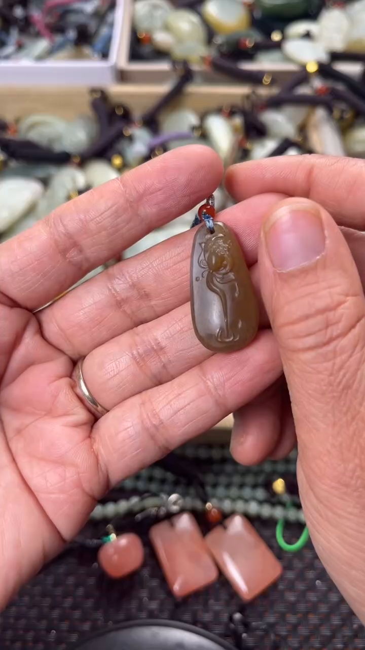 【闪购商品】和田玉颈饰未镶嵌多样性发货没有证书拍一发一有瑕