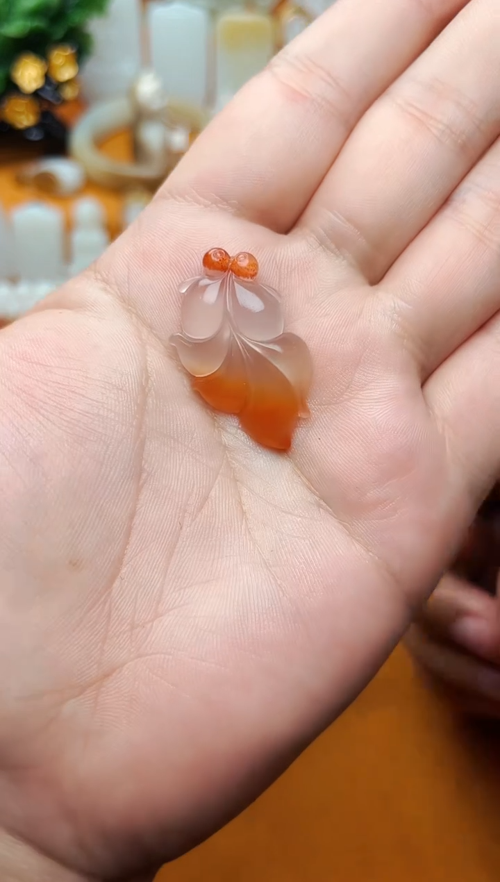 【闪购商品】南红玛瑙颈饰未镶嵌金鱼