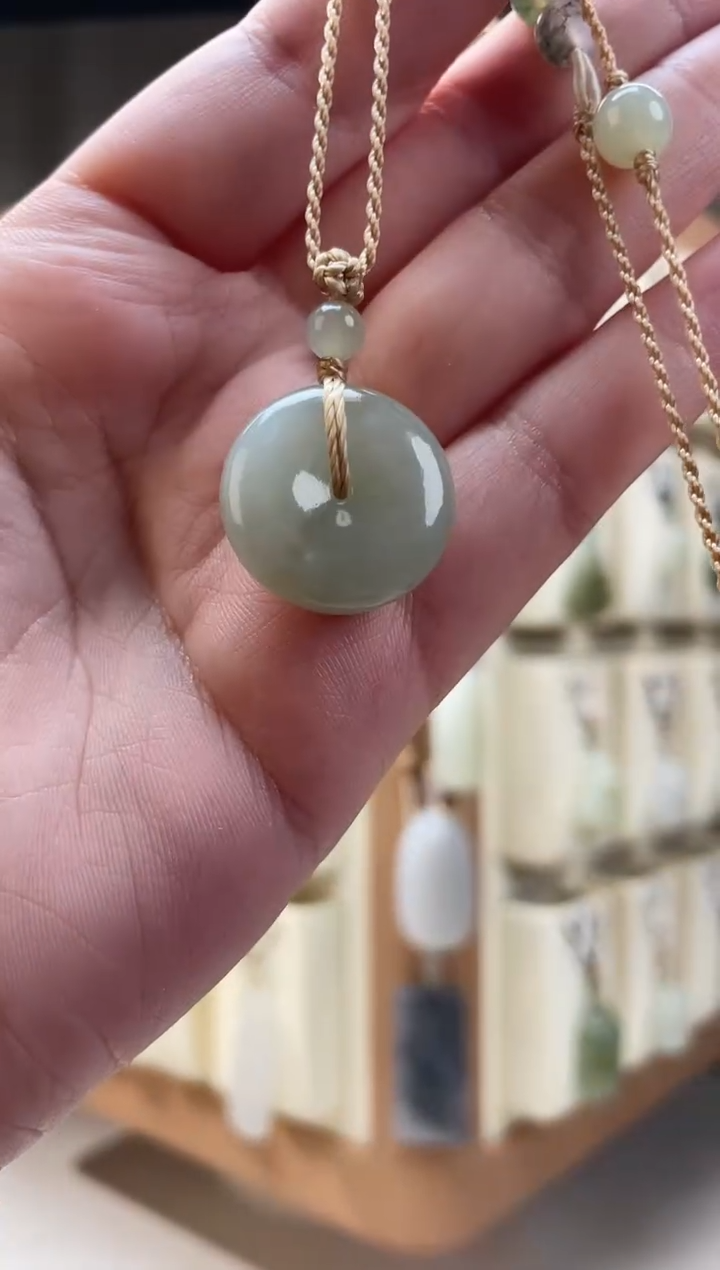 和田玉未镶嵌颈饰且末料平安扣（有棉）