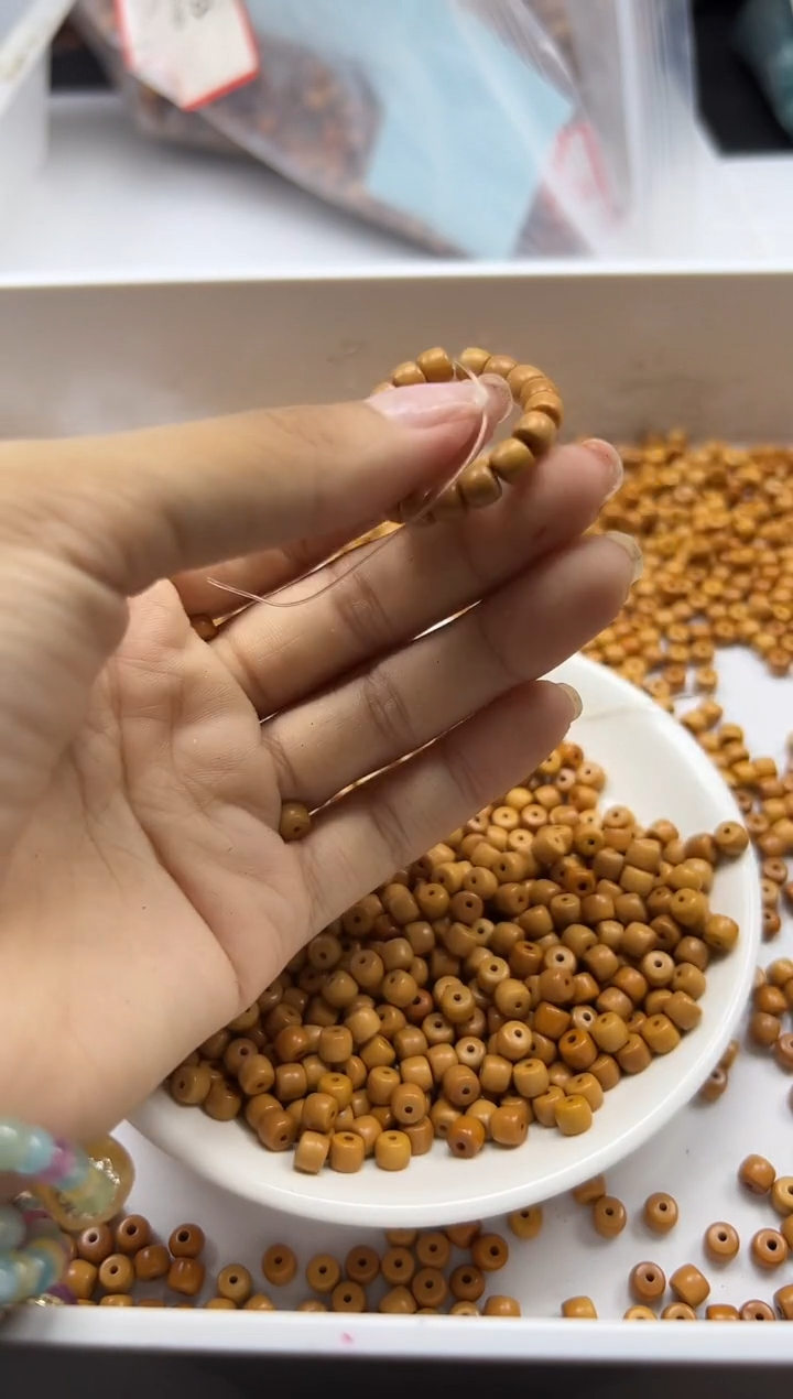 檀香木散珠w1777橄榄核老型5*4mm*20颗