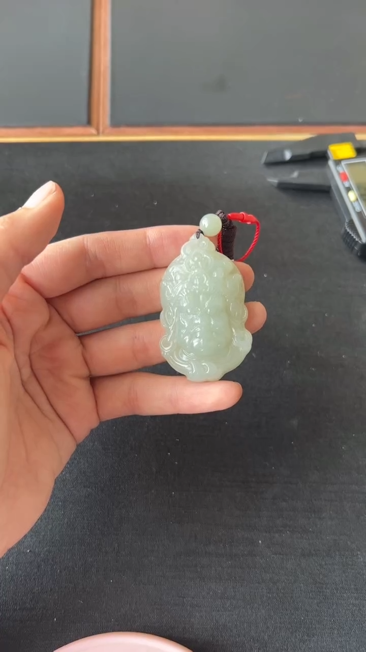 【闪购商品】和田玉吊坠(赠链)未镶嵌且末微色差近矿