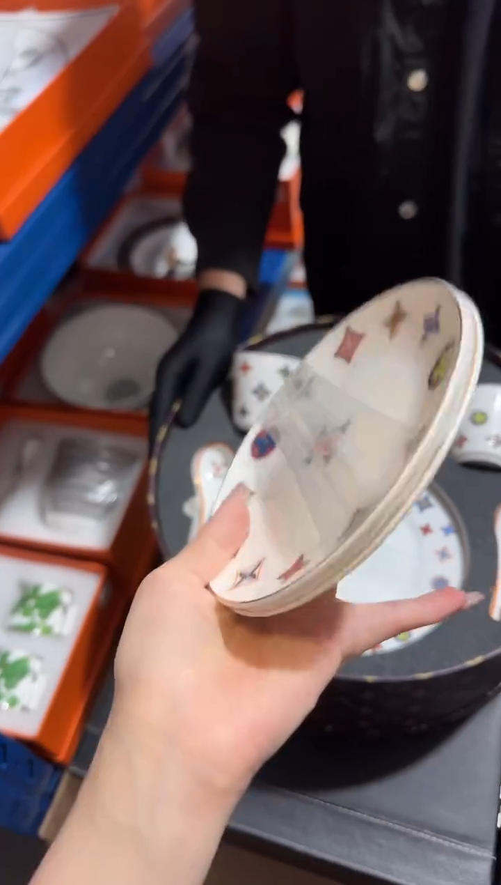 瓷片-----000-----