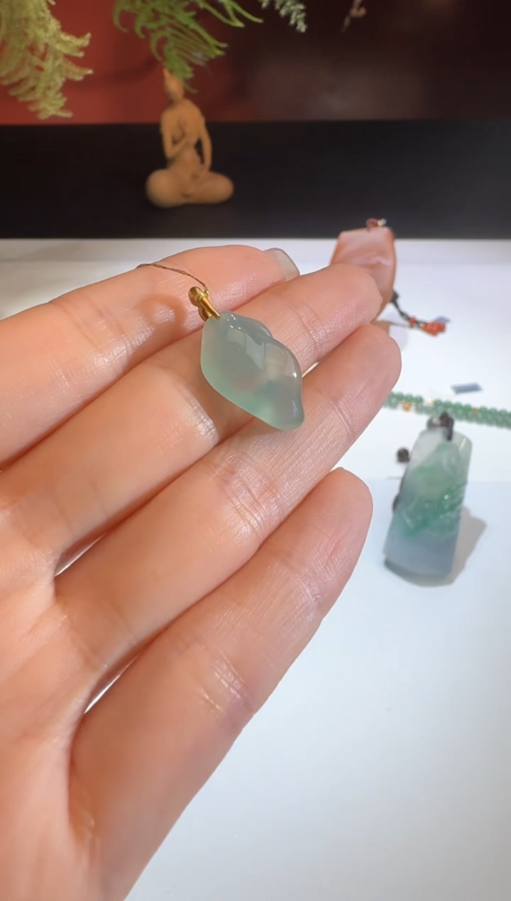 【闪购商品】翡翠颈饰18K金镶嵌【舒雅】