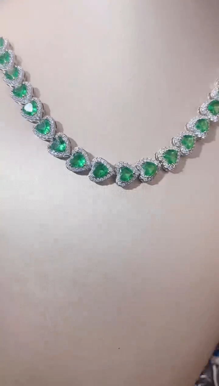 颈饰未镶嵌祖母绿  