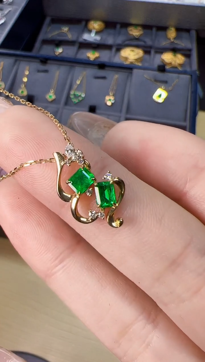 【闪购商品】祖母绿吊坠(赠链)18K金镶嵌吊坠