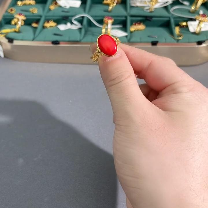 18k牛血红戒指经典款LC447