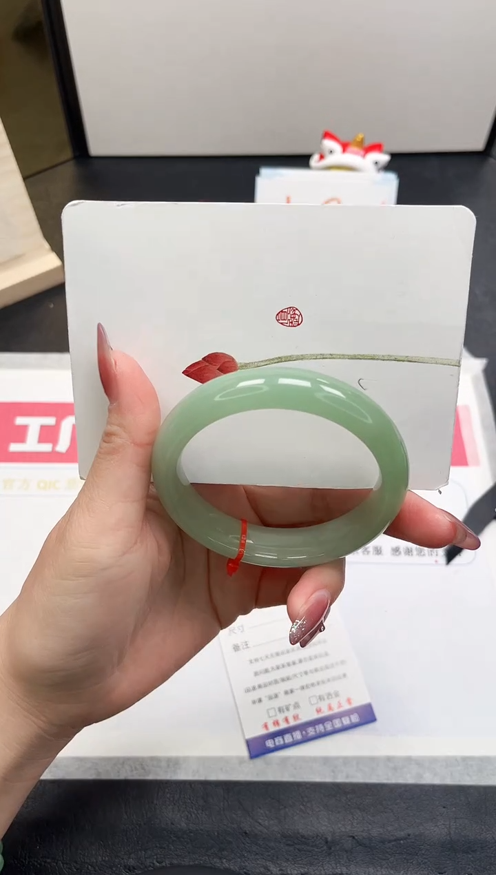 【闪购商品】石英质玉手镯未镶嵌90-58