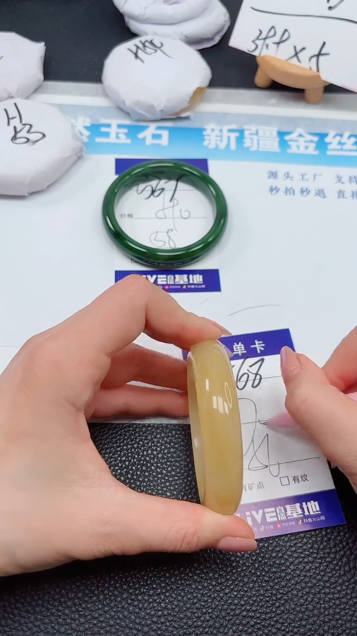 【闪购商品】石英质玉手镯未镶嵌568