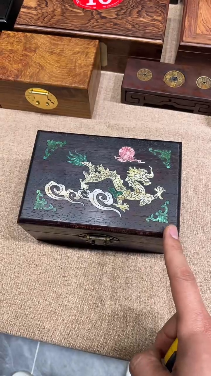 木五爪金龙螺钿小首饰盒