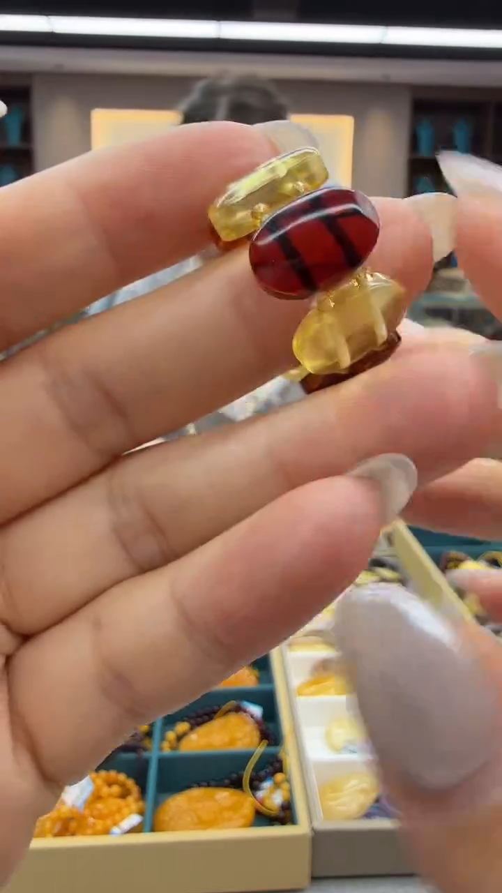 未镶嵌琥珀戒指18秒拍号 假一罚三 