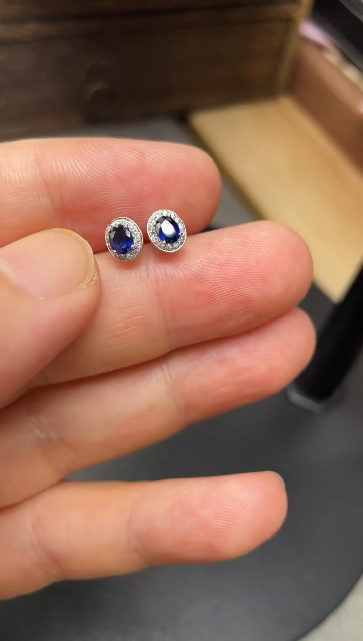 耳钉蓝宝石18K金镶嵌无烧蓝宝石耳钉