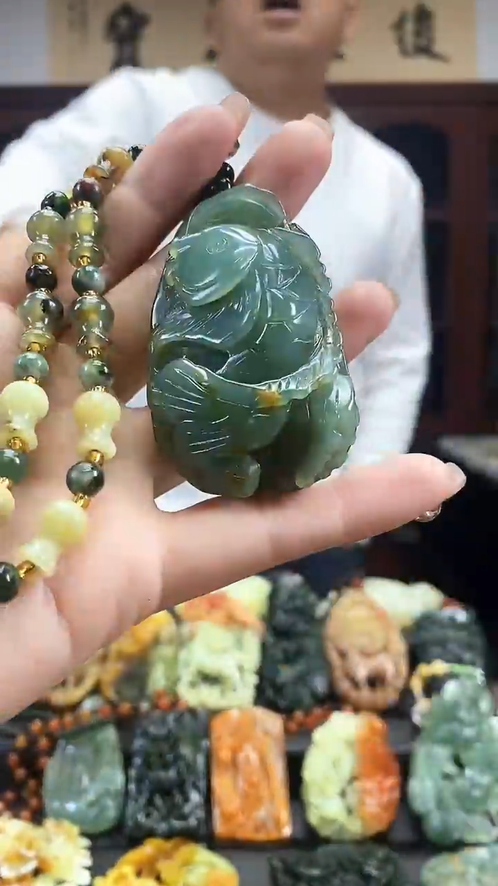 【闪购商品】蛇纹石玉手把未镶嵌`