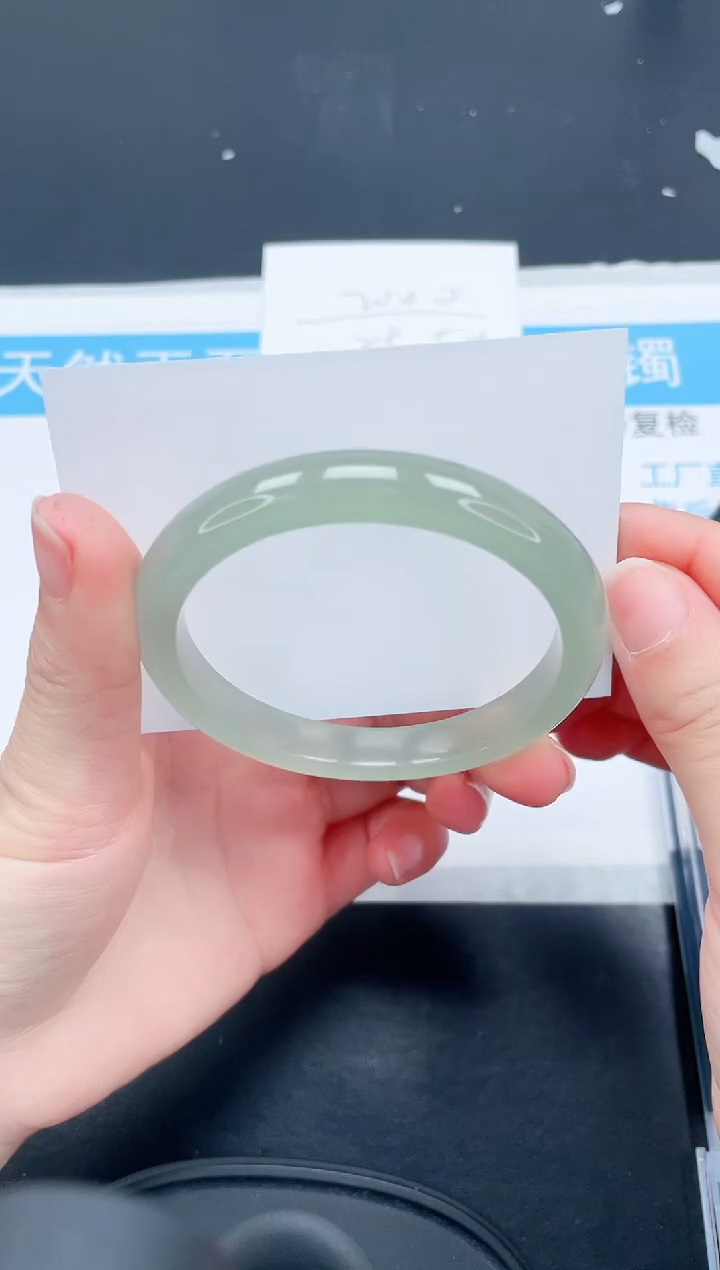 【闪购商品】石英质玉手镯未镶嵌18-59.3