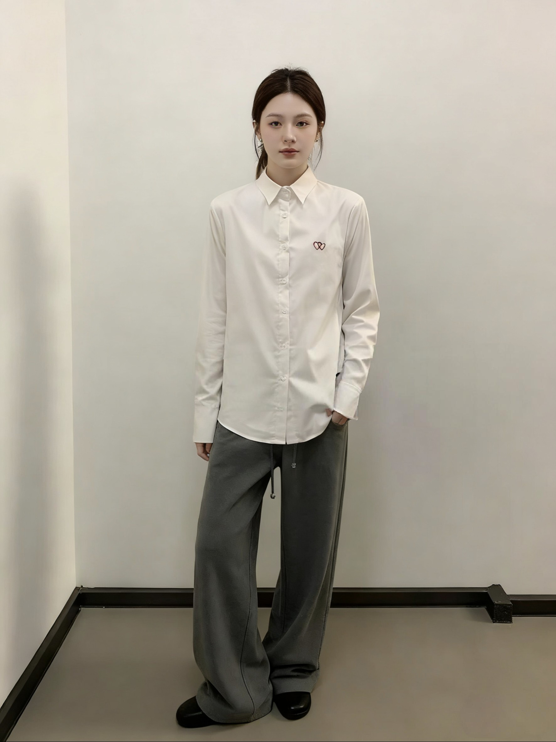 【济州岛】胸口爱心刺绣加绒长袖衬衫 3103