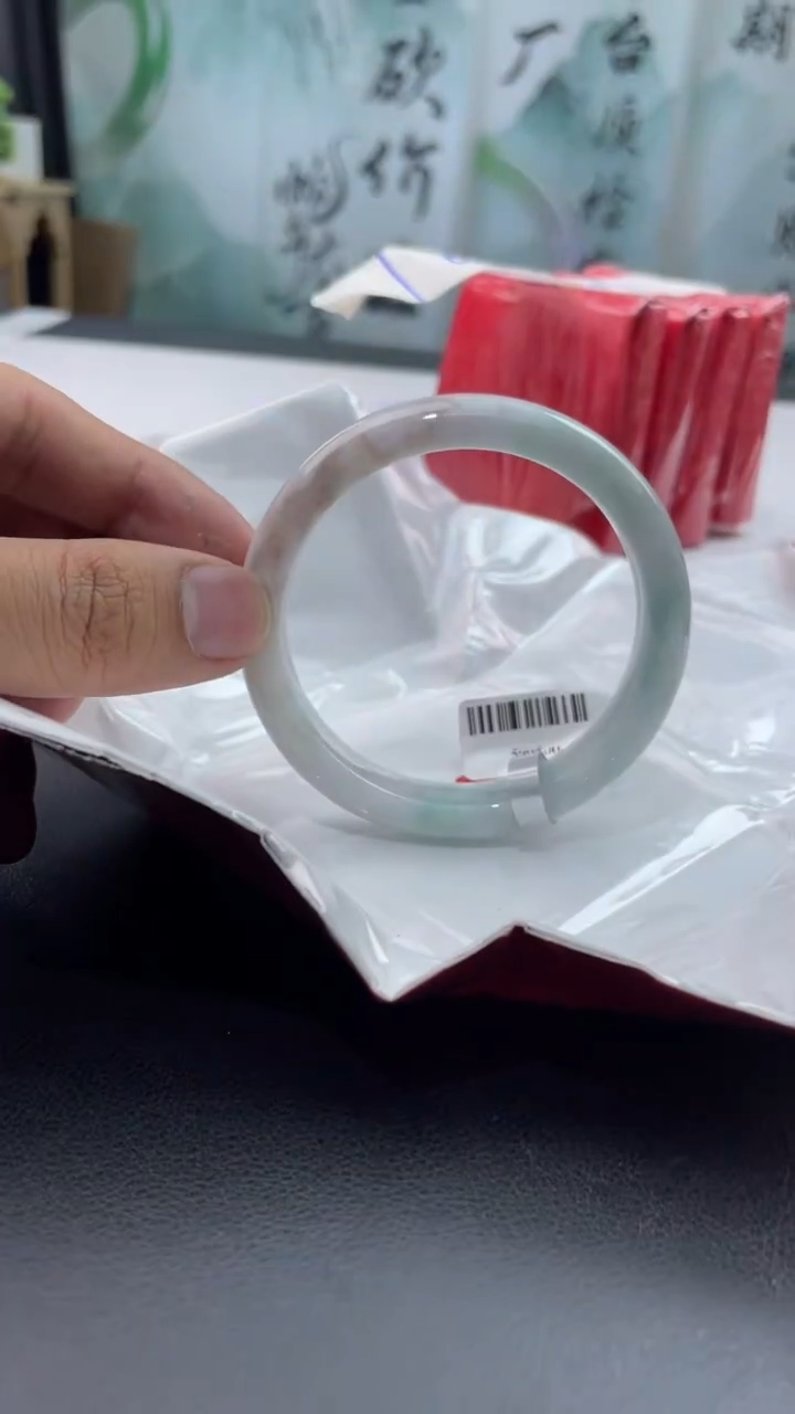 【闪购商品】翡翠手镯未镶嵌6翡翠手镯（微瑕）