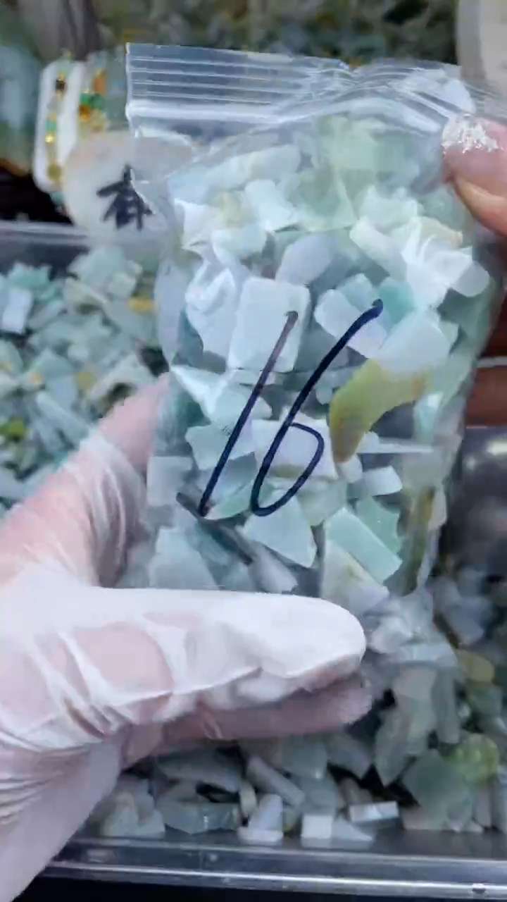 【闪购商品】翡翠颈饰未镶嵌天然翡翠小号500克16