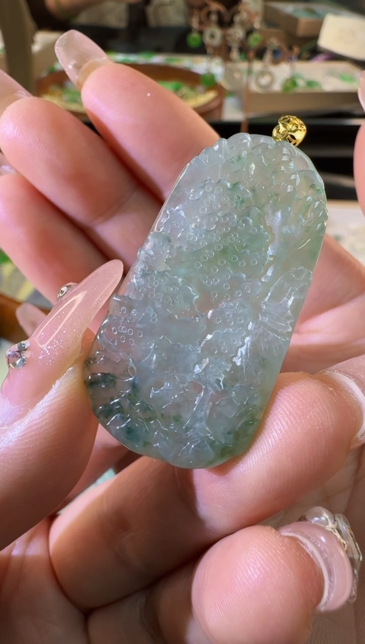 【闪购商品】翡翠颈饰18K金镶嵌缅甸A货翡翠山水牌吊坠