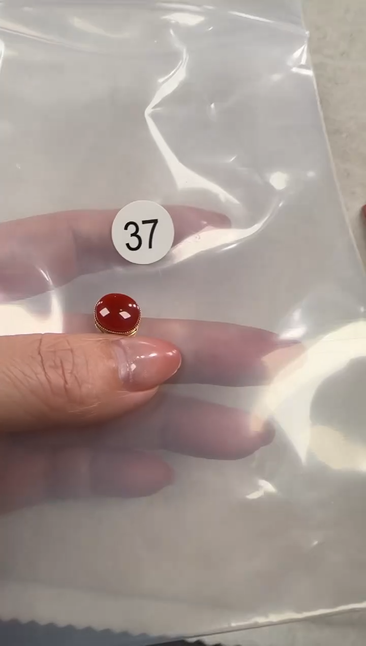 18K金镶嵌南红玛瑙珠宝半成品未**雪原矿无优化无胶裂牛血戒面