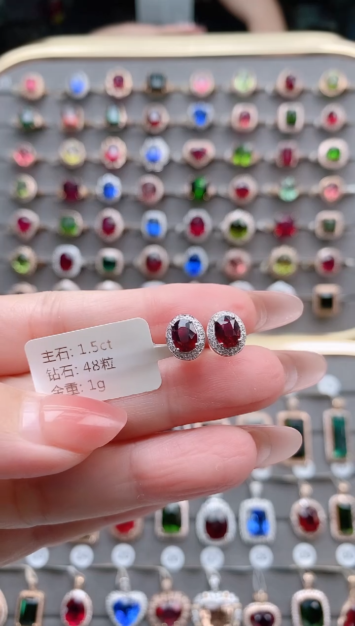 【闪购商品】碧玺耳钉18K金镶嵌1.5克拉