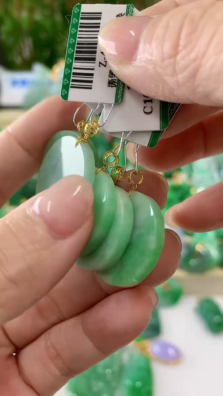 【闪购商品】翡翠颈饰18K金镶嵌多样性发货选其一