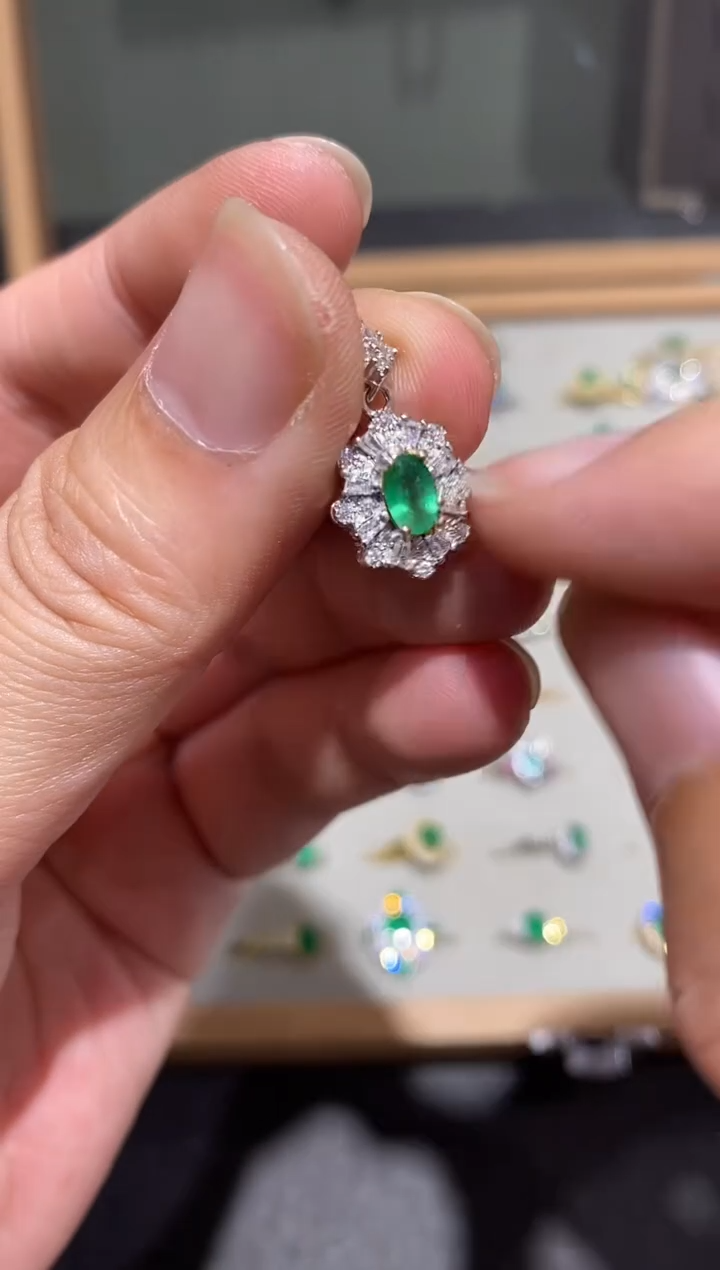 颈饰银S925镶嵌祖母绿吊坠