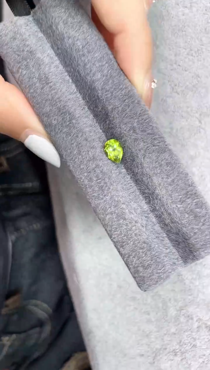 裸石未镶嵌橄榄石1.37克拉