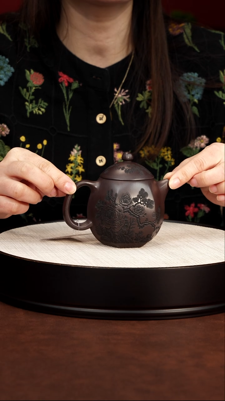 紫砂茶宠宜兴紫砂 花鸟六方龙蛋 深井老紫泥 顾林芬 725