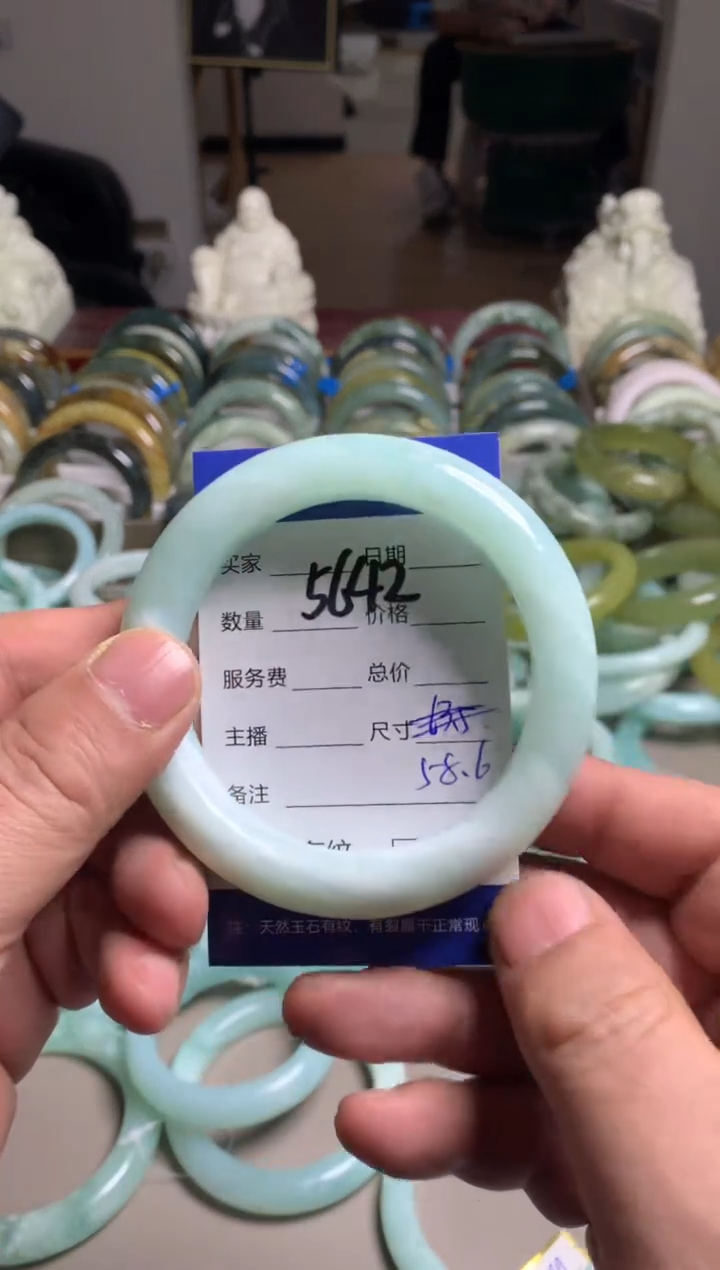 【闪购商品】蛇纹石玉手镯未镶嵌5642