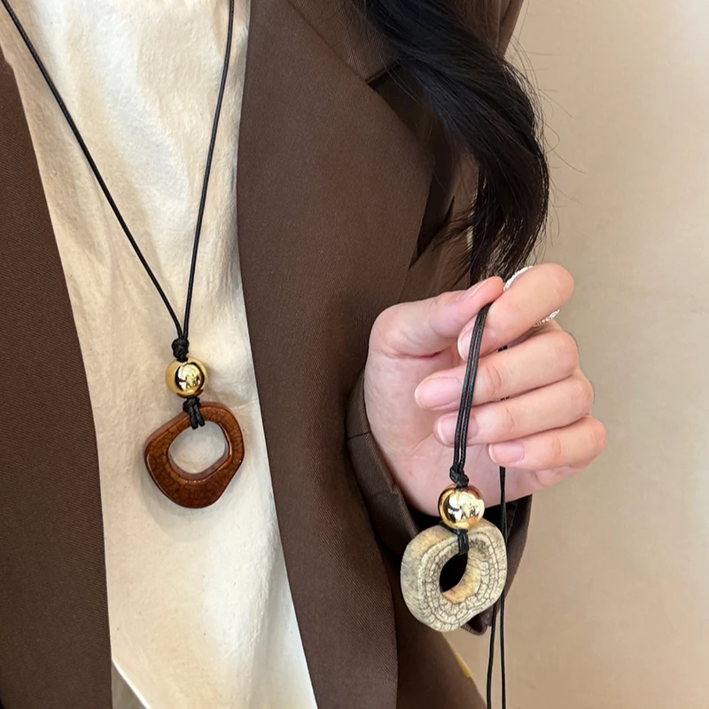 钛钢项链 不规则镂空圆形长款项链女新款ins设计感独特锁骨链配饰