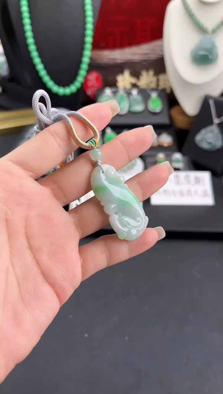 颈饰未镶嵌翡翠吊坠