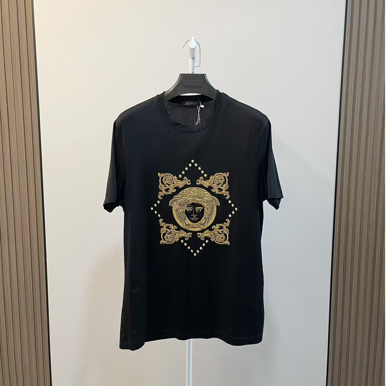 99新 VERSACE/范思哲 /重工黑金人像刺绣水钻圆领短袖/尺码L