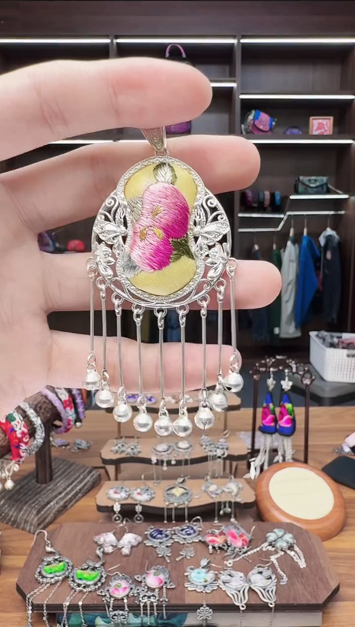 织绣139蒙阿苏苗绣传承店