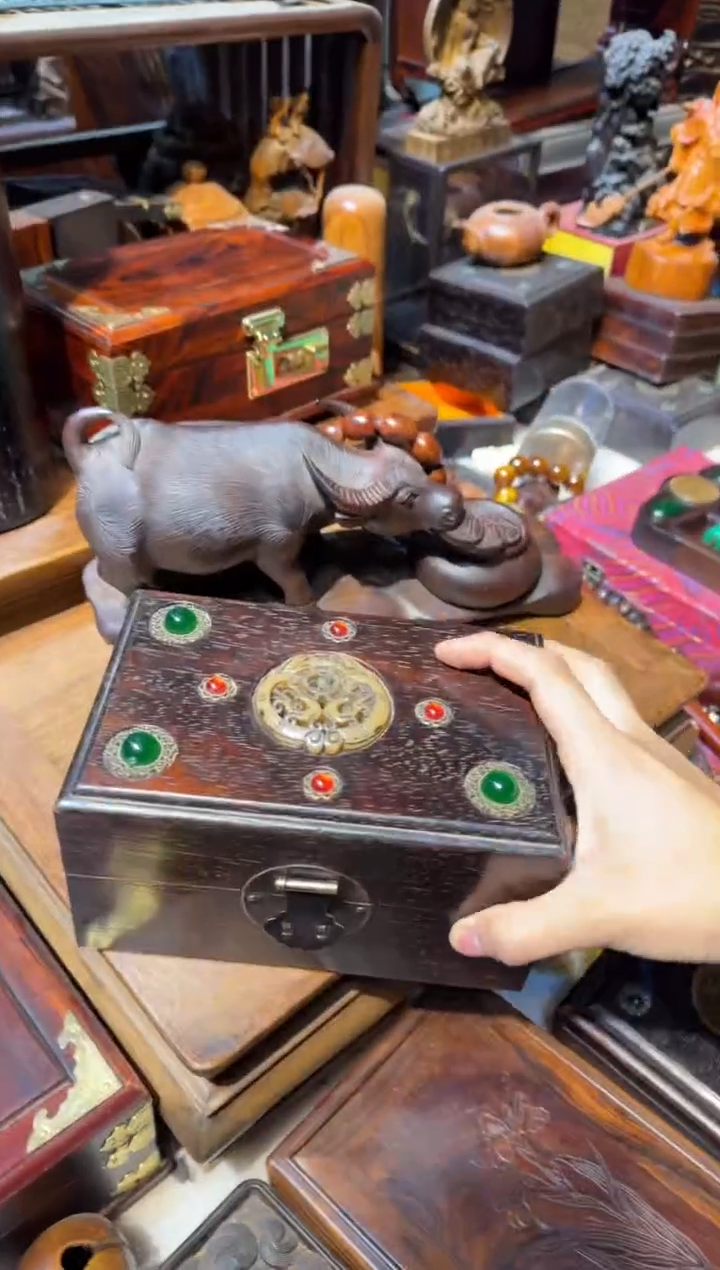 木紫檀侧翻首饰盒